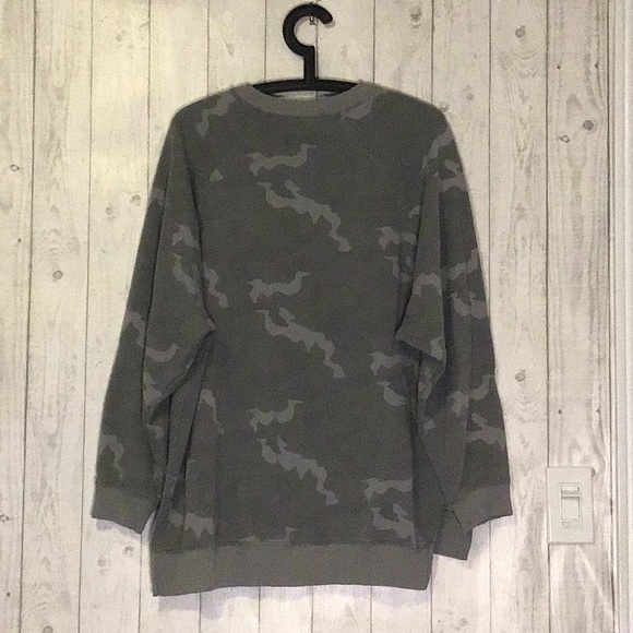 Women’s M American Eagle Jegging Fit Distressed Camo Sweatshirt - Picture 2 of 7